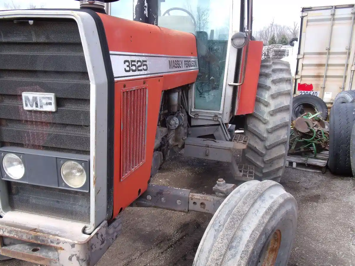 Tracteur Massey Ferguson 3525