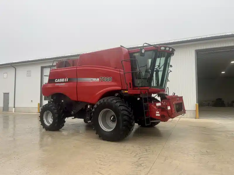 Moissonneuse-batteuse Case IH 7088 2009